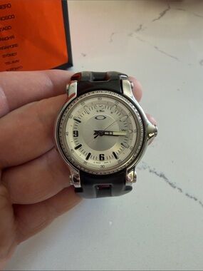 Oakley Holeshot 3-Hand Small Polished w/ Diamond Bezel White
Dial Watch new